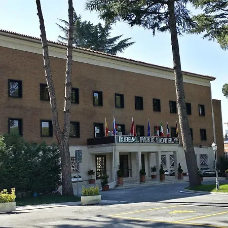 Отель Regal Park 4*